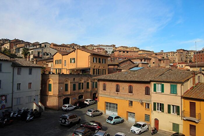Appartamento quadrilocale in vendita in I Mezzo, Siena