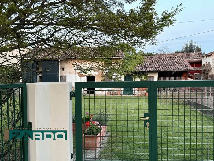 Casa quadrilocale in vendita in Viale Italia Galliera Veneta, Galliera Veneta