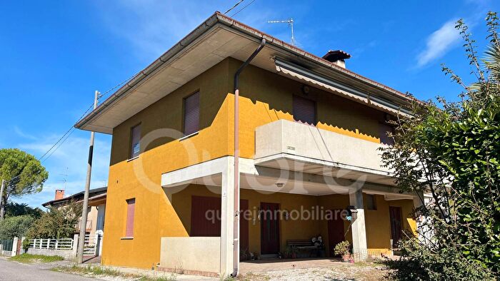 Casa con 10 locali in vendita in Via della Motta, Povoletto