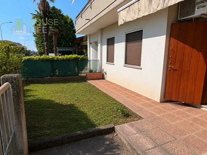 Appartamento quadrilocale in vendita in Via San Francesco, Isola Vicentina