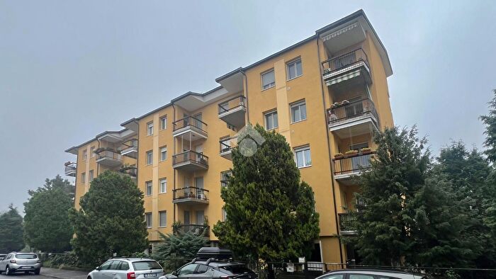 Appartamento trilocale in vendita in Via Bergamo, Pavia