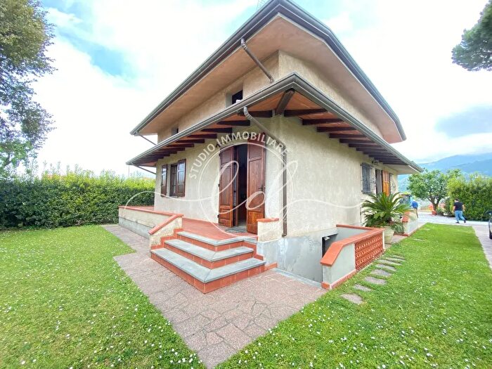 Casa con 6 locali in affitto in Pietrasanta
