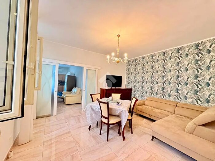 Appartamento quadrilocale in vendita in Via Stazzone, Palermo