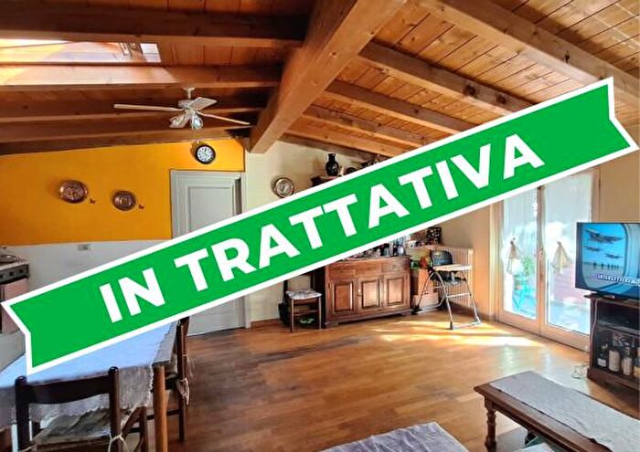 Appartamento trilocale in vendita in Via Alessandro Manzoni, Mandello Del Lario