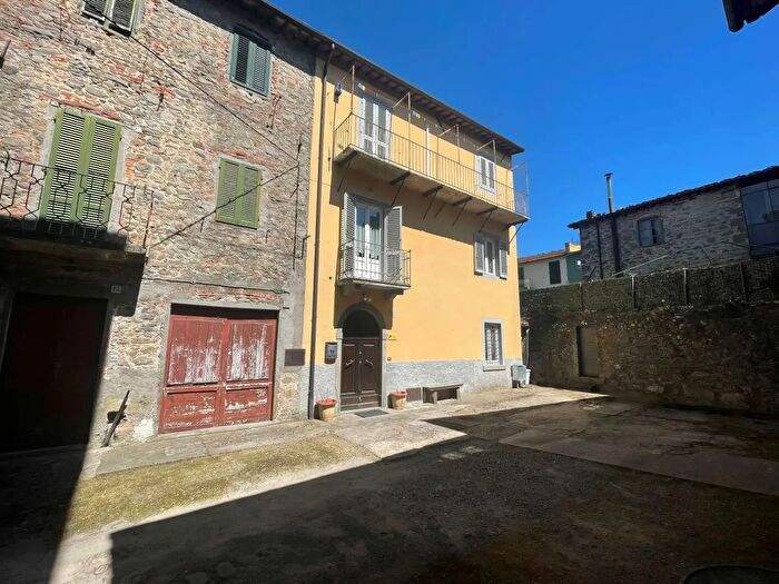 Casa con 8 locali in vendita in Via Marconi, Pieve Fosciana
