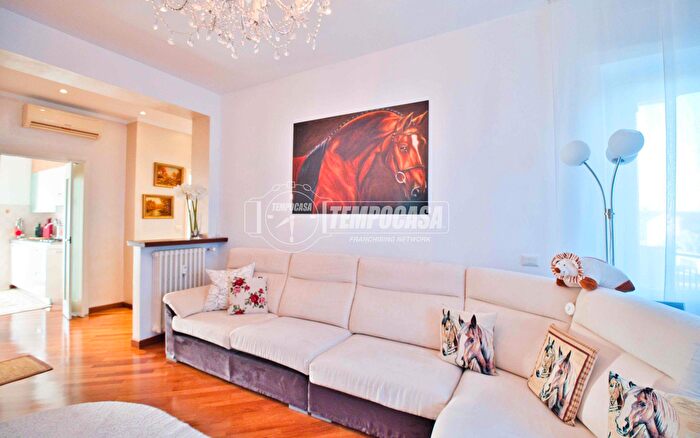 Appartamento trilocale in vendita in Via Aldo Maria Scalise, Novara