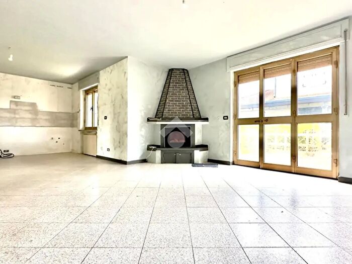 Casa con 12 locali in vendita in Via Gioacchino Rossini, Basaluzzo