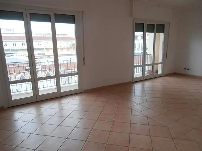 Appartamento con 6 locali in affitto in Livorno