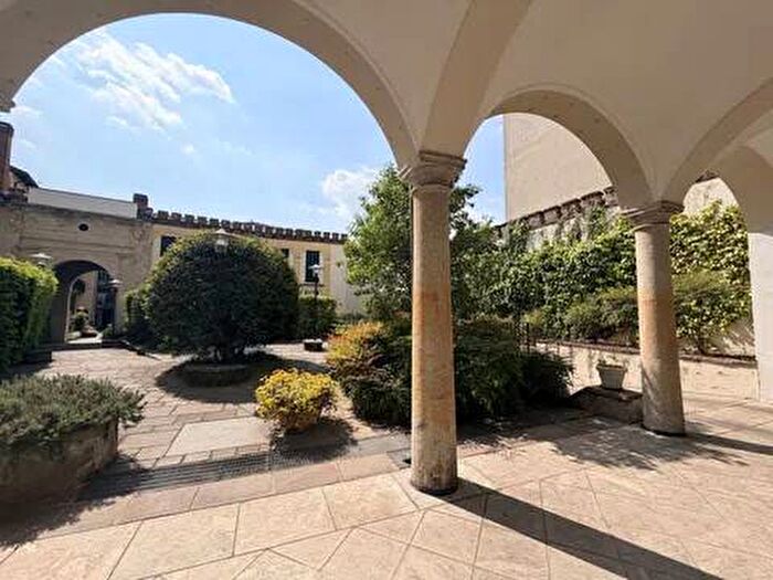 Appartamento trilocale in affitto in Via Luigi Borghi, Centro, Gallarate