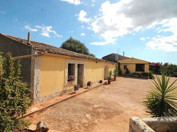Casa con 6 locali in vendita in Contrada Bagni, Canicattini Bagni
