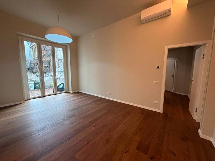 Appartamento trilocale in affitto in Via Carlo Poma, Indipendenza, Milano