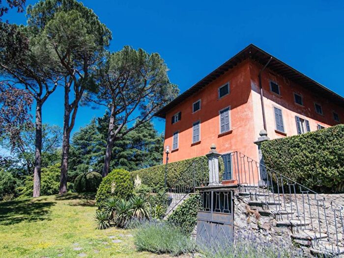 Appartamento con 6 locali in affitto in Via della Liberazione, Centro, Tavernerio