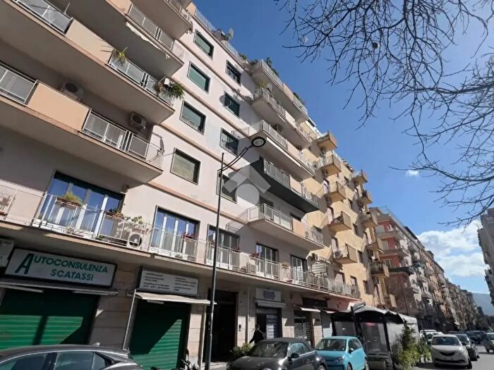 Appartamento con 5 locali in affitto in Via Nunzio Morello, Palermo