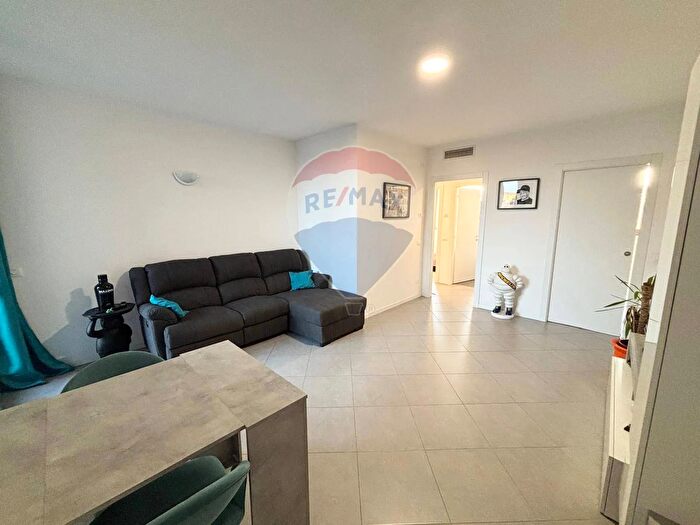 Appartamento trilocale in vendita in Via Toscana, Lacchiarella