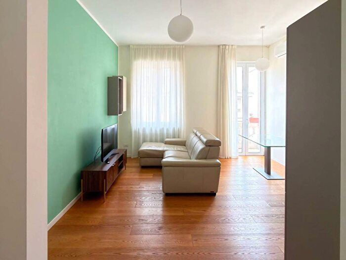 Appartamento trilocale in affitto in Via Alessandro Tadino, Buenos Aires, Milano