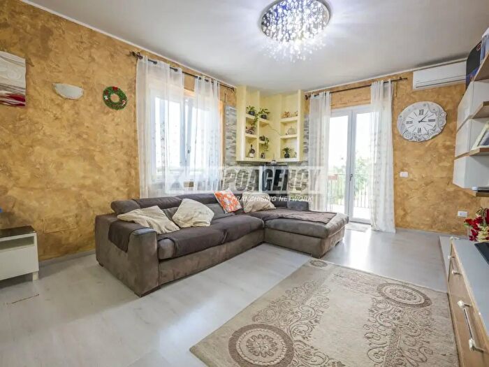 Appartamento con 5 locali in vendita in Contrada Trodica, Corridonia
