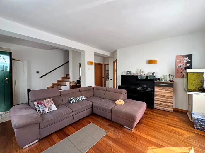 Casa quadrilocale in vendita in Traversa Prima di Viale M Mellini, Chiari