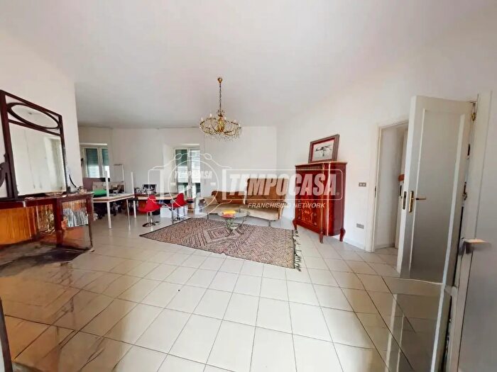 Appartamento quadrilocale in vendita in Via San Audeno, Aversa