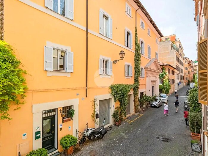 Appartamento bilocale in vendita in Via Baccina, Roma