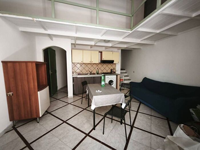 Appartamento bilocale in affitto in Via Francesco Saverio Correra, Monte Santo, Napoli