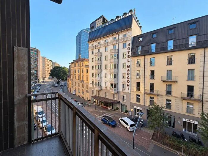 Appartamento quadrilocale in vendita in Via Fabio Filzi, Milano