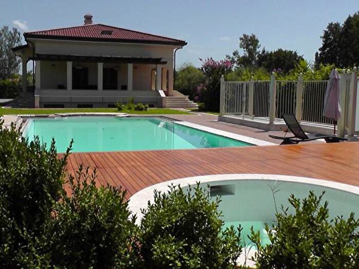 Casa con 6 locali in affitto in Forte Dei Marmi