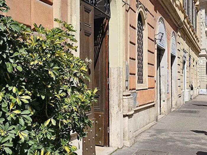 Appartamento bilocale in vendita in Via di Porta Castello, Roma