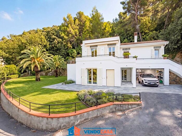 Appartamento trilocale in vendita in Via San Bernardino, Marina Di Andora, Andora