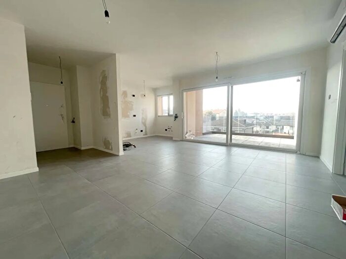 Appartamento quadrilocale in vendita in Via Giotto, Rovellasca
