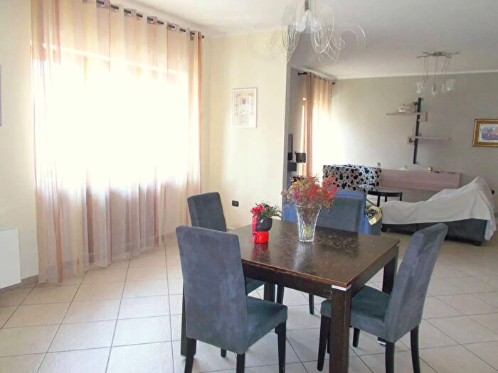 Casa con 8 locali in vendita in San Felice A Cancello