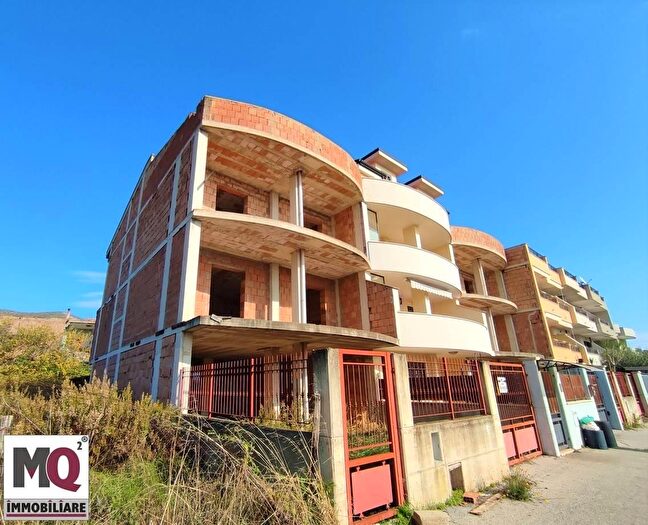 Casa quadrilocale in vendita in Via Castelvolturno, Mondragone