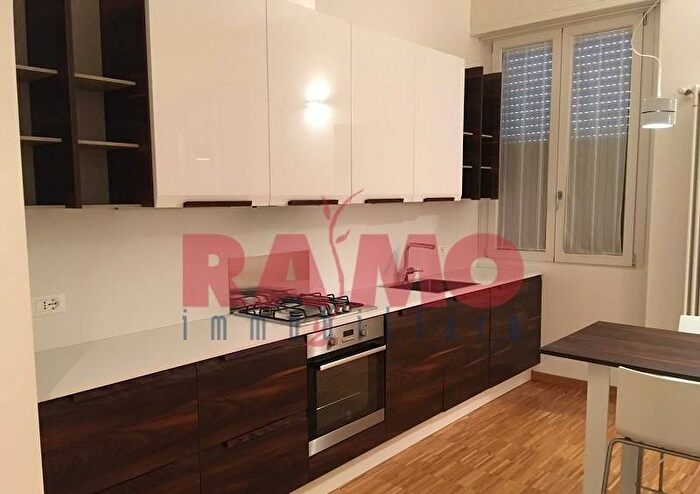 Appartamento trilocale in affitto in Via Giulio e Corrado Venini, Centrale, Milano