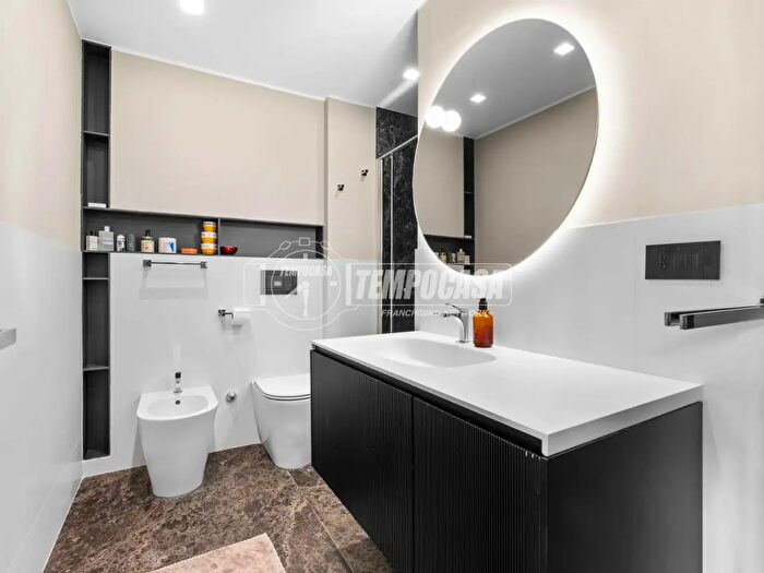 Appartamento quadrilocale in vendita in Milano