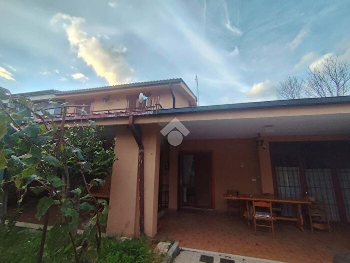 Casa quadrilocale in vendita in Via della Selvotta, Agosta