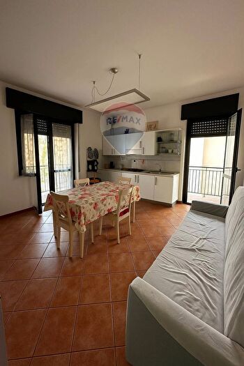 Casa con 6 locali in vendita in Via Murciano, Galliate