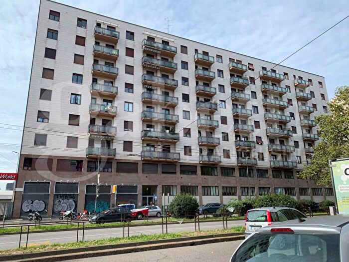 Appartamento trilocale in affitto in Viale Carlo Troya, Piazza Napoli, Milano