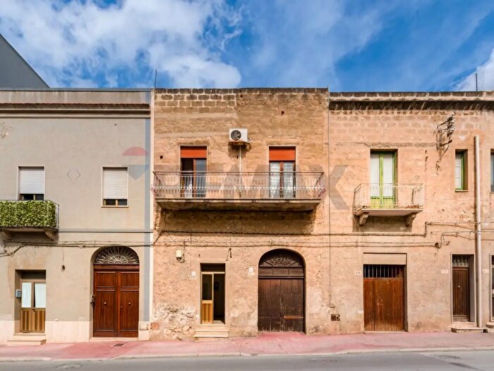 Casa con 6 locali in vendita in Via Argenteria, Erice