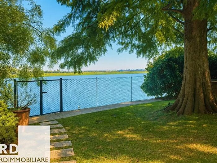 Casa con 12 locali in vendita in Mantova