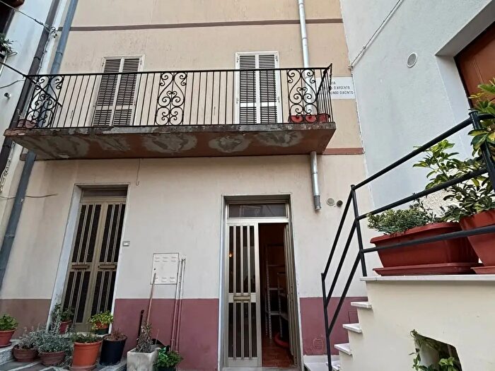 Casa con 6 locali in vendita in Atessa