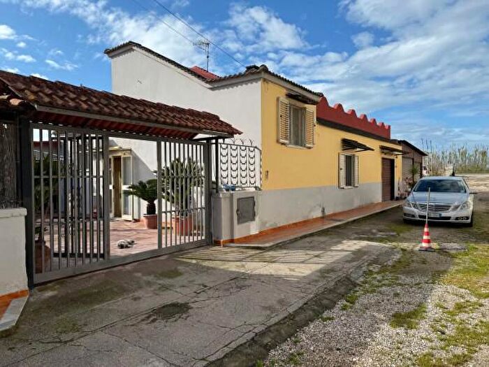 Casa quadrilocale in vendita in Mondragone