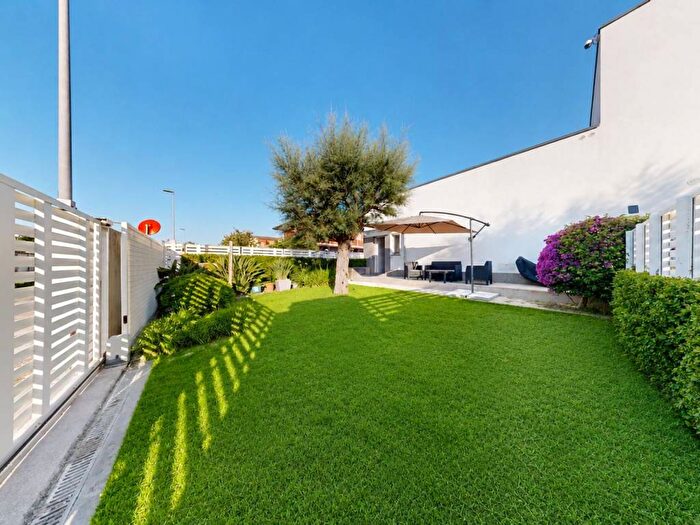 Casa bilocale in affitto in Via Lago di Como, Campo Ascolano Villaggio Tognazzi, Pomezia