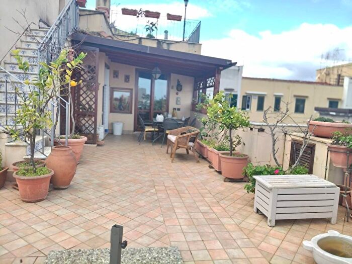 Casa con 6 locali in affitto in Via Terrasanta, Notarbartolo Sciuti, Palermo