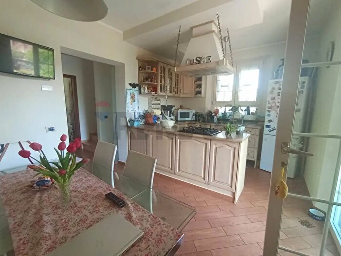 Casa con 10 locali in vendita in Coreglia Antelminelli