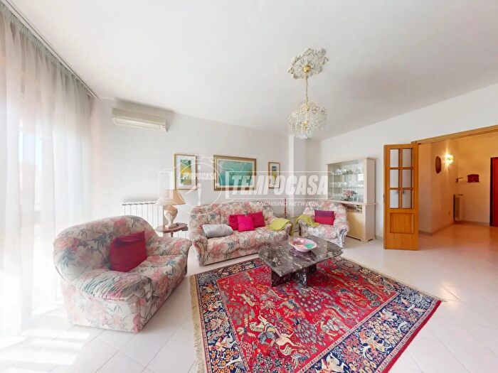 Appartamento con 7 locali in vendita in Via a Galati, Maglie