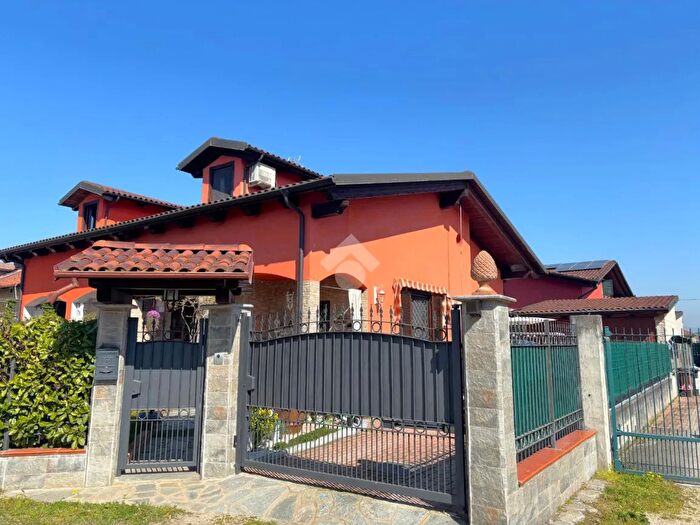 Casa con 6 locali in vendita in Vicolo Aosta, Santena