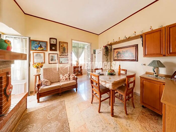 Appartamento con 5 locali in vendita in Via Tevere, Lecce