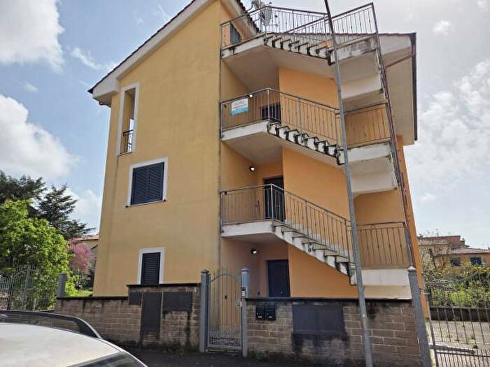 Appartamento trilocale in vendita in Via Alessandro Manzoni, Bassano Romano