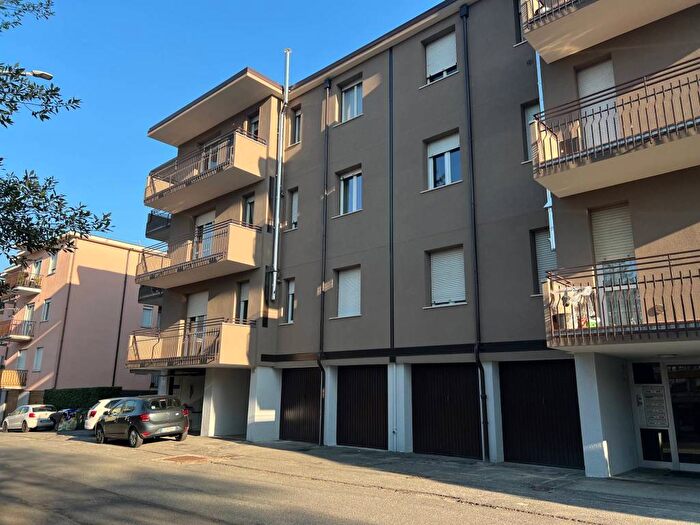 Appartamento quadrilocale in affitto in Via Montelungo, Como Sole, Como