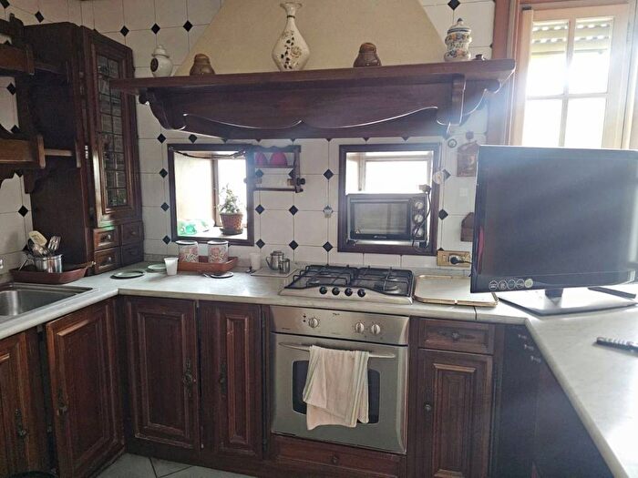 Appartamento con 5 locali in affitto in corso amedeo di savoia, Stella Materdei, Napoli