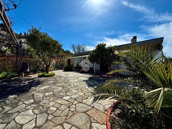 Casa con 5 locali in vendita in Via Sant Ambrogio, Andora